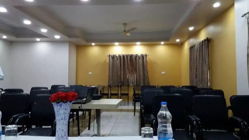 Hotel Surbhi Palace Gadarwara Narsinghpur 객실 사진